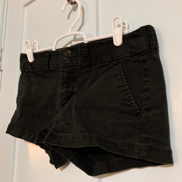 American Eagle Women’s Khaki Short Short - Picture 2 of 4